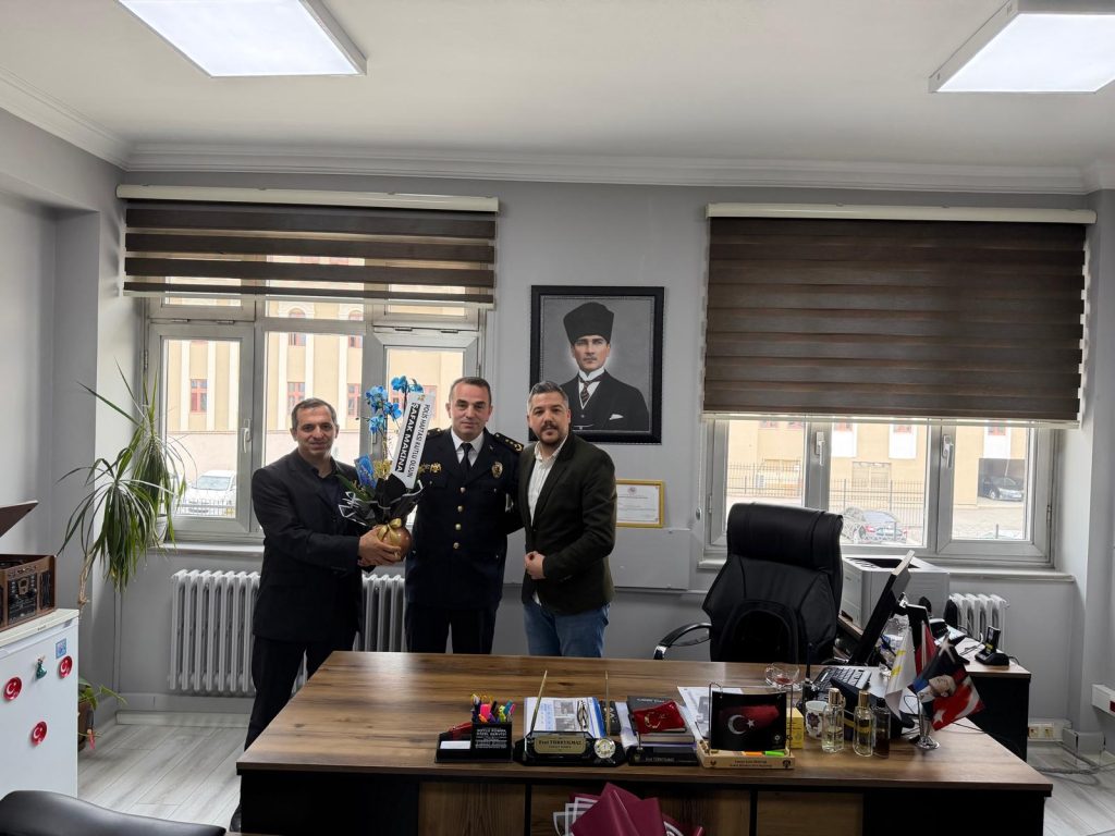 PolisHaftası vesilesiyle, Şafak Makina ailesi olarak Düzce İl Emniyet Müdürlüğü’ne anlamlı bir ziyaret gerçekleştirdik.